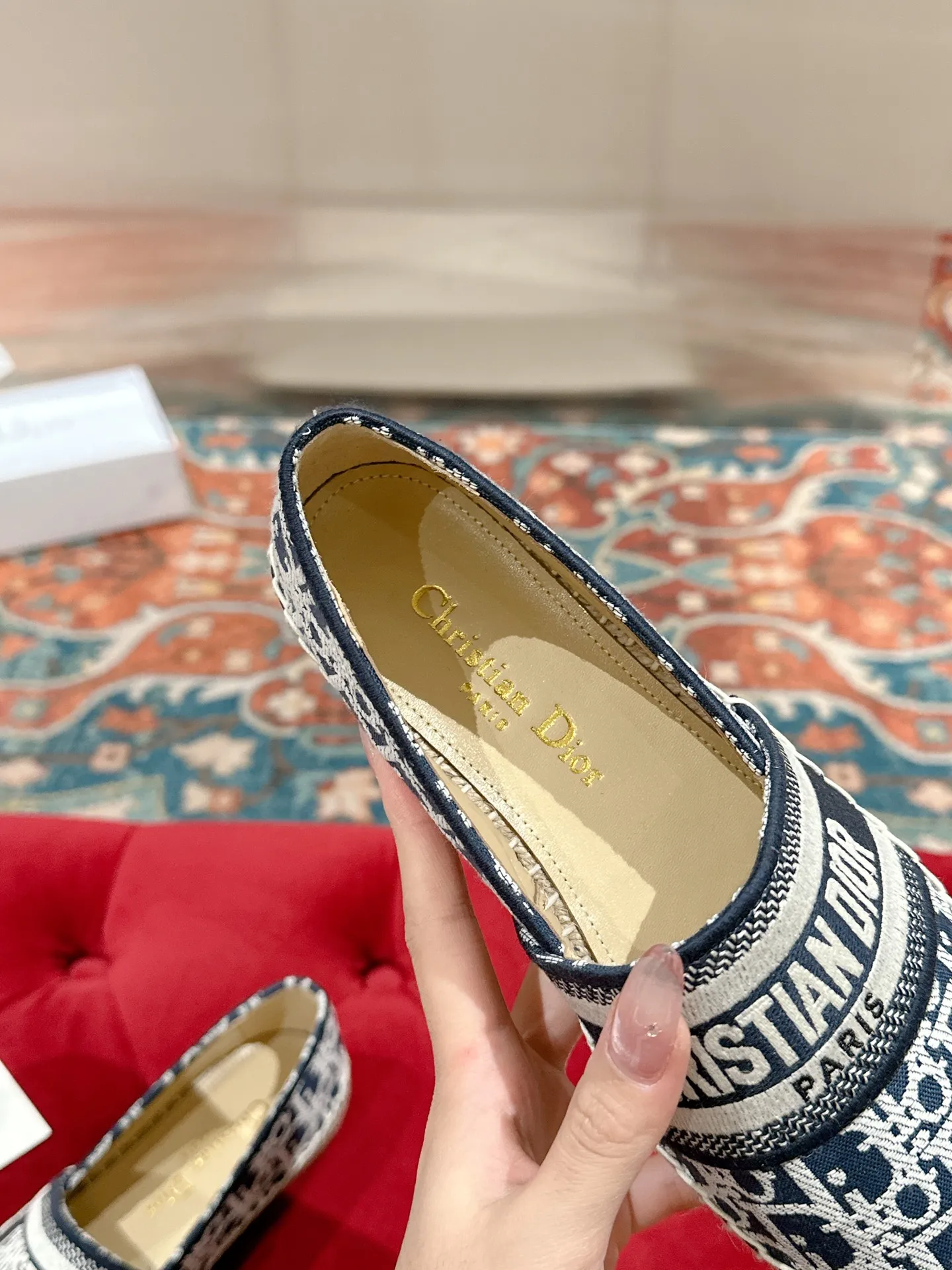 👟👟Ex-factory price 440👟👟 Dior DIOR's new popular early spring fisherman shoes 🆕 Simple, elegant and fashionable, timeless and timeless, it is a classic that will never fade away in the fashion circle, retro fisherman shoes. Original hand-woven surface, electric embroidery technology! Specific cloth surface and rubber outsole. Code number: 35-39 (40.41 customized, non-refundable)